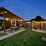 Bohemian Stay W Fire Pit/Grill/Game Room & More!